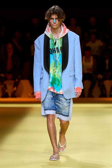 versace moda uomo vestito azzurro|Collezione Uomo Primavera Estate 2023 .